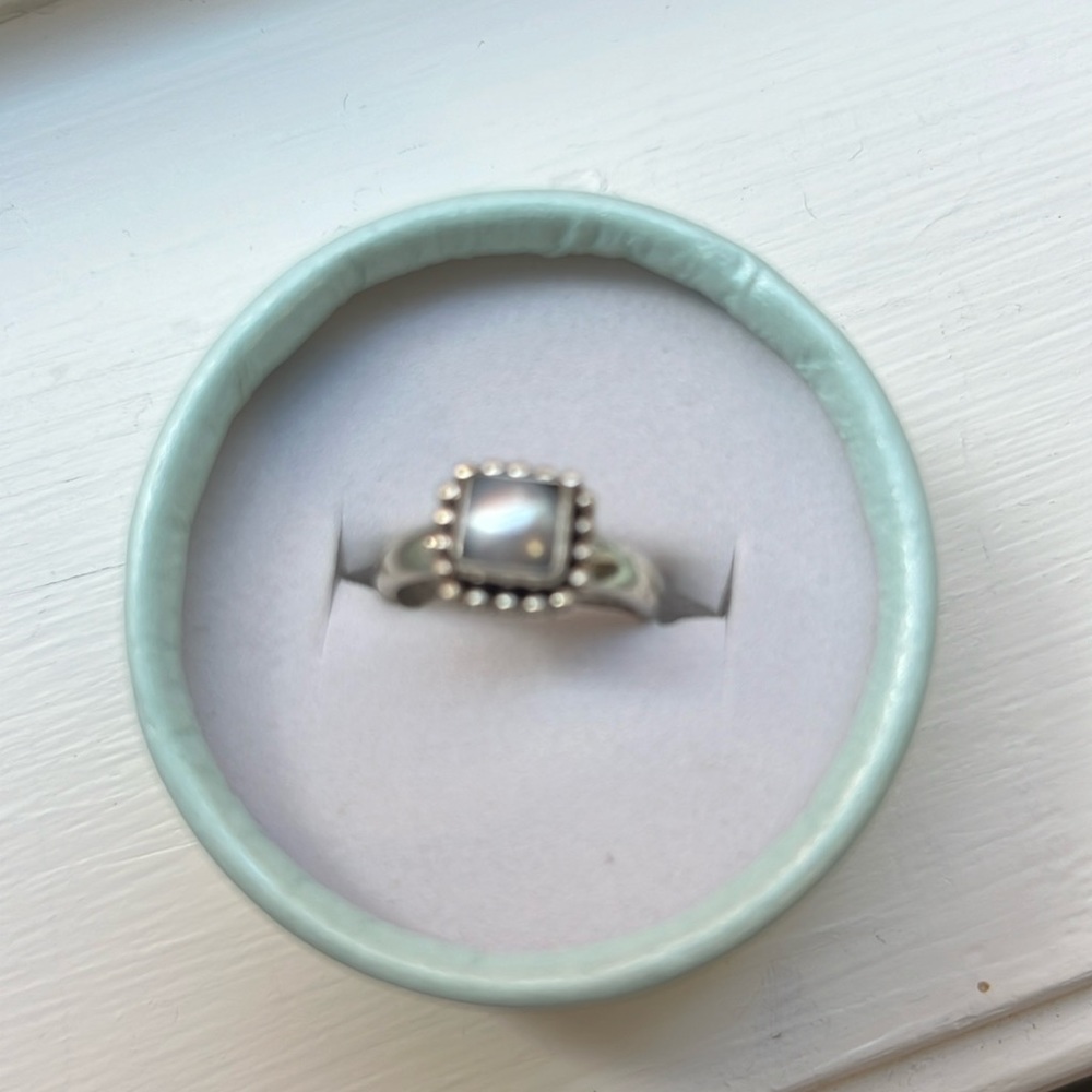 Silpada, 925 silver, mother of pearl ring (R1617). Size 6.